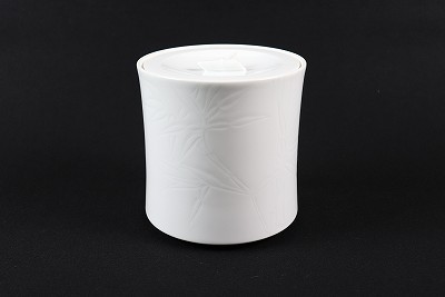 白磁彫文水指