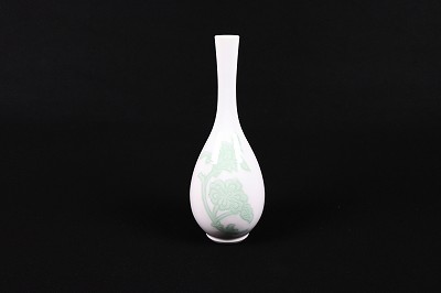 白磁緑釉牡丹彫文一輪差
