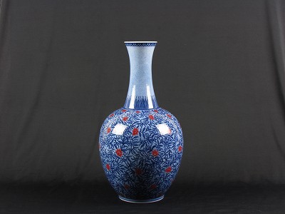 色絵吹墨草花更紗文花瓶