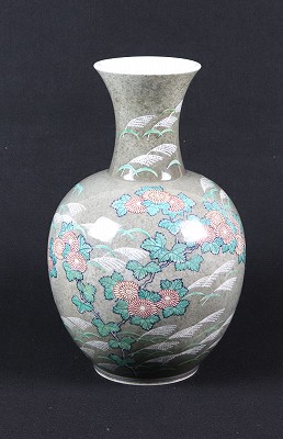 色鍋島薄墨菊芒文花瓶