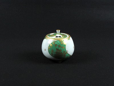 釉裏金彩牡丹文香爐